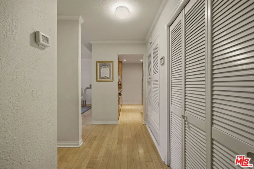 104 S Hayworth Avenue #103 photo 21