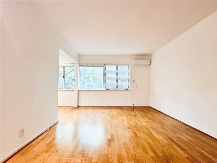 239 S Barrington Avenue #F8 photo 2