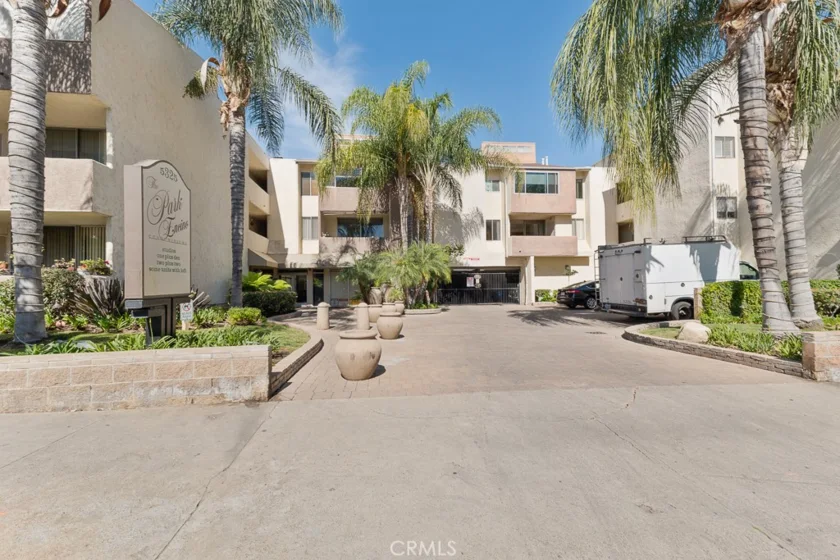 5325 Newcastle Avenue #203 photo 1