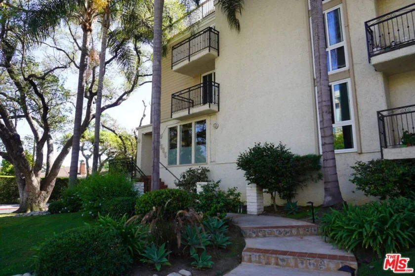1885 Veteran Avenue #302 photo 1