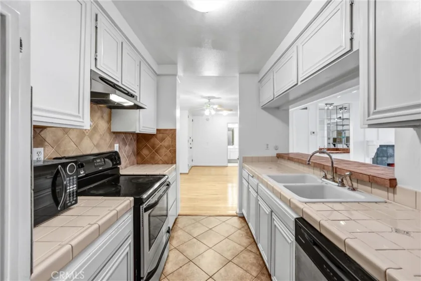 5334 Lindley Avenue #219 photo 11