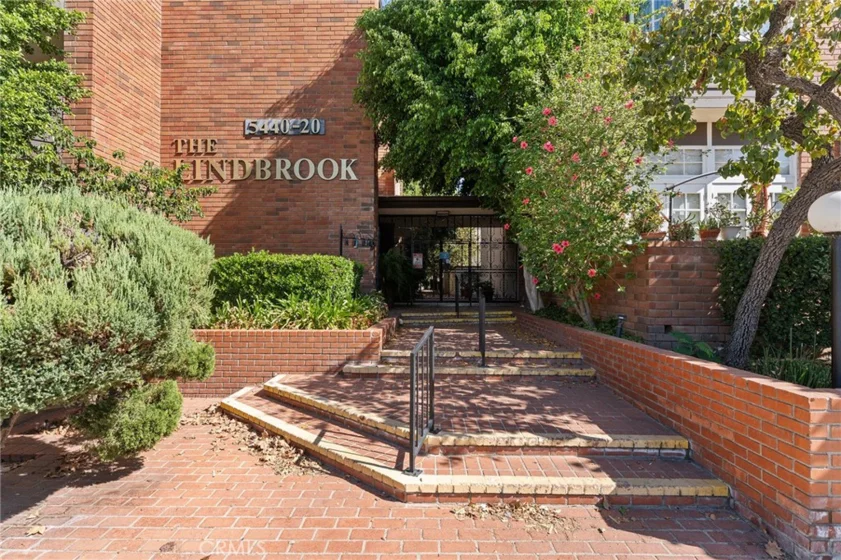 5440 Lindley Avenue #302 photo 1
