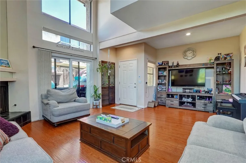 6323 Reseda #1 photo 3