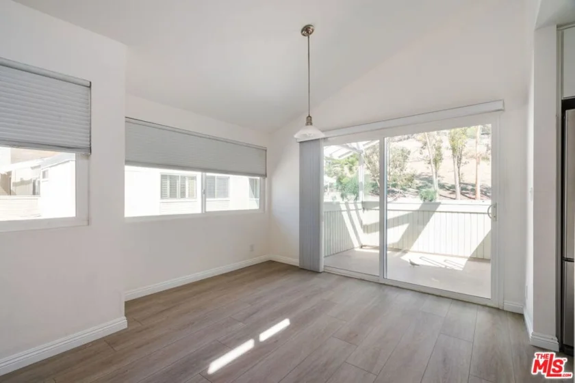 22125 Burbank Boulevard #7 photo 4