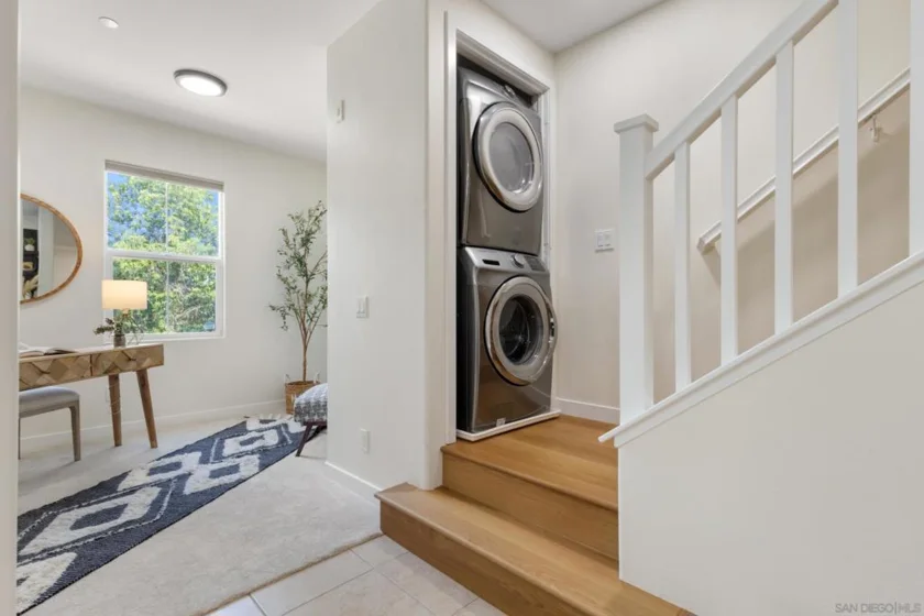 2104 Cosmo Way photo 21