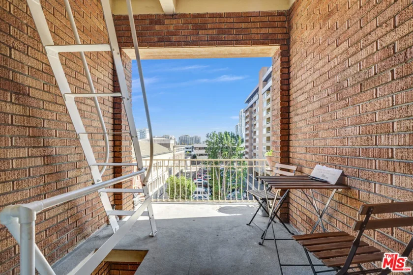 325 W 3rd Street #410 photo 18