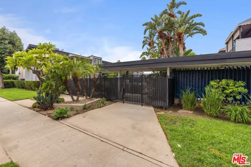 6259 Coldwater Canyon Avenue #33 photo 1