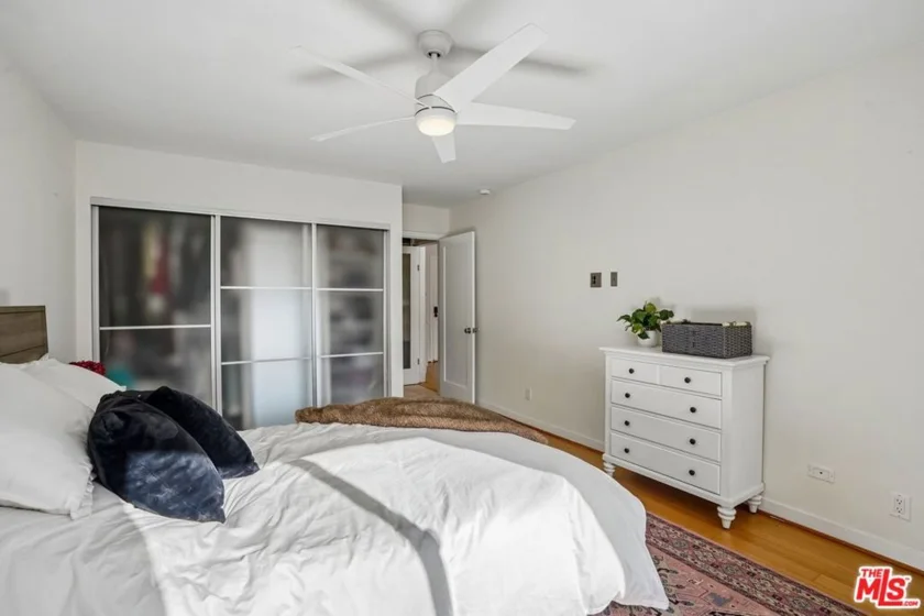 1124 N La Cienega Boulevard #301 photo 15