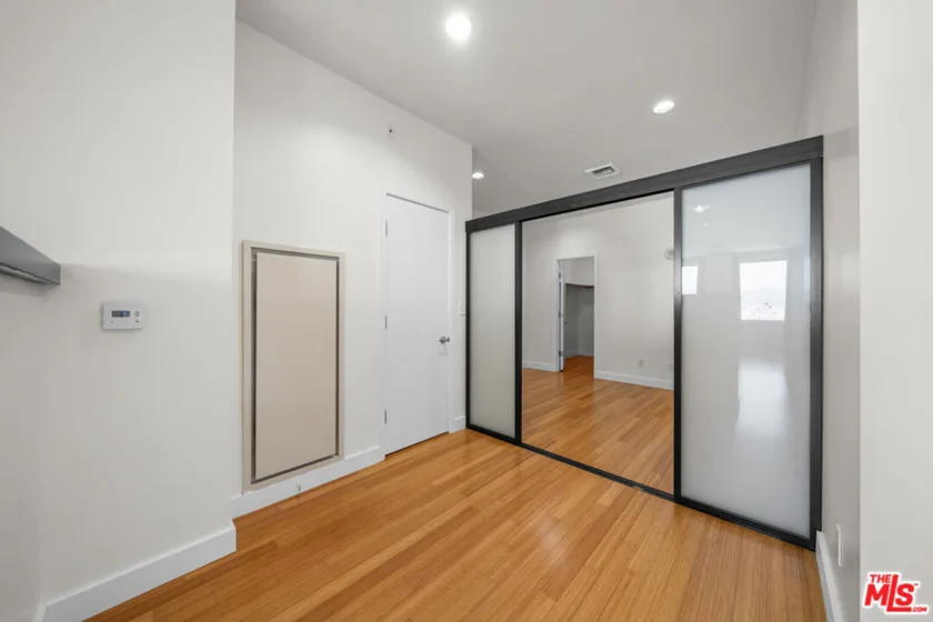 3810 Wilshire Boulevard #1801 photo 4