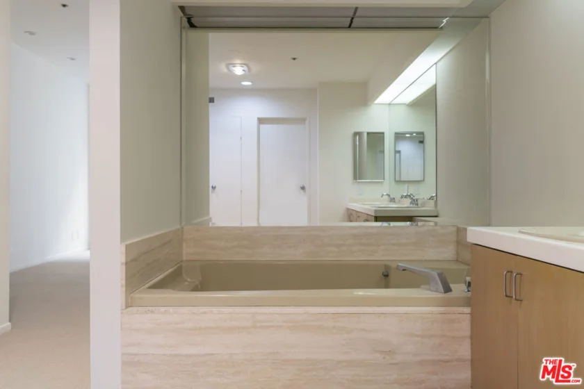 10430 Wilshire Boulevard #606 photo 18