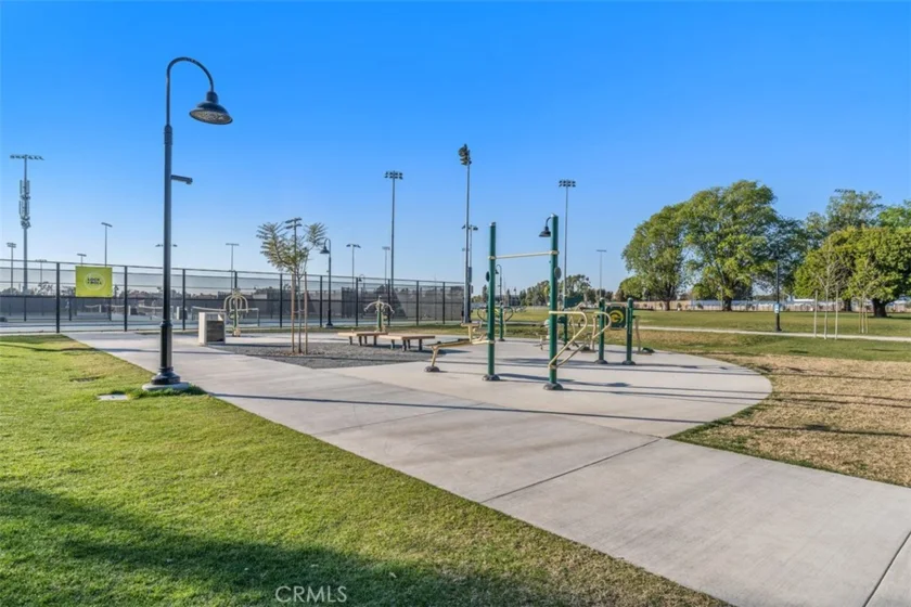 1487 Montgomery photo 32
