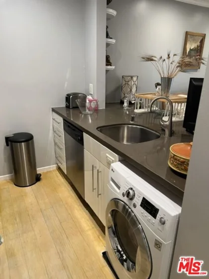 141 S Clark Drive #315 photo 16