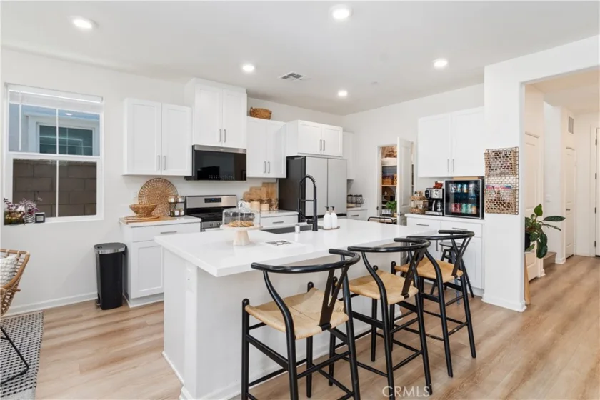 4044 Summer Way photo 3