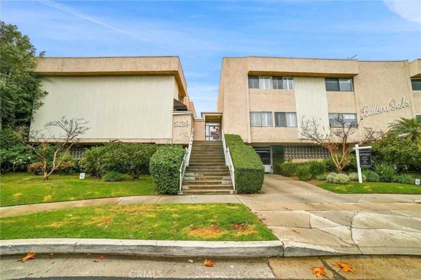 5139 Balboa Boulevard #301 photo 1