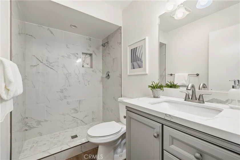 5800 Owensmouth Avenue #14 photo 17