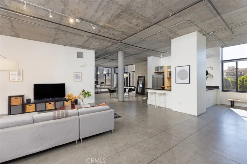 835 Locust Avenue #323 photo 1