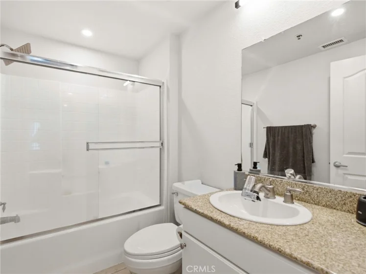 838 Pine #215 photo 9