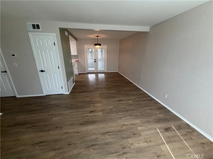 1091 Clark photo 6