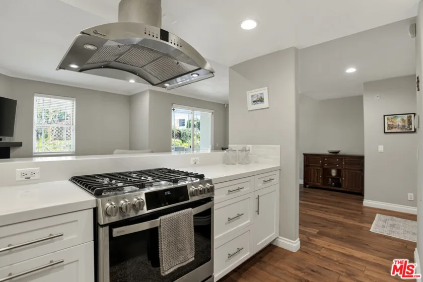 1426 N Laurel Avenue #110 photo 13