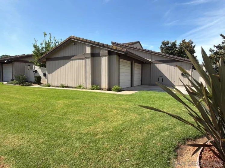 11375 Matinal Circle photo 2
