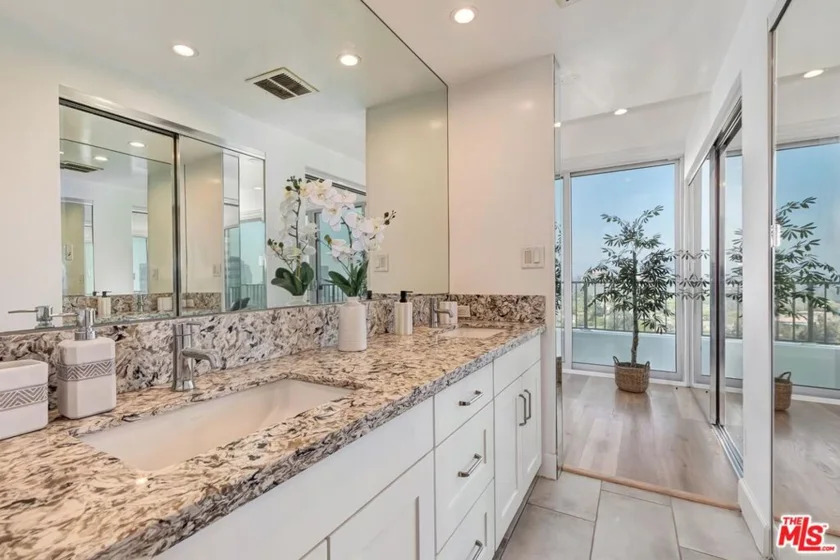 10501 Wilshire Boulevard #1810 photo 7