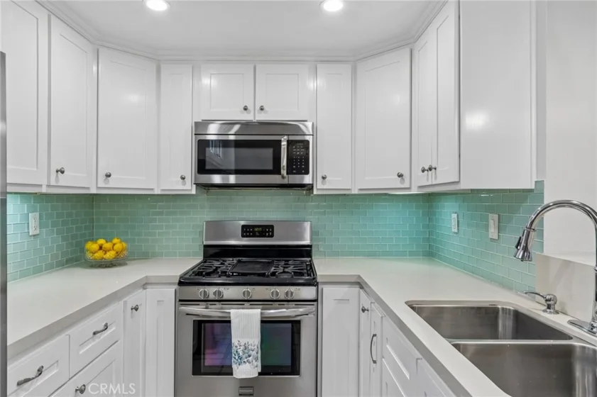 15511 Sherman Way #29 photo 10
