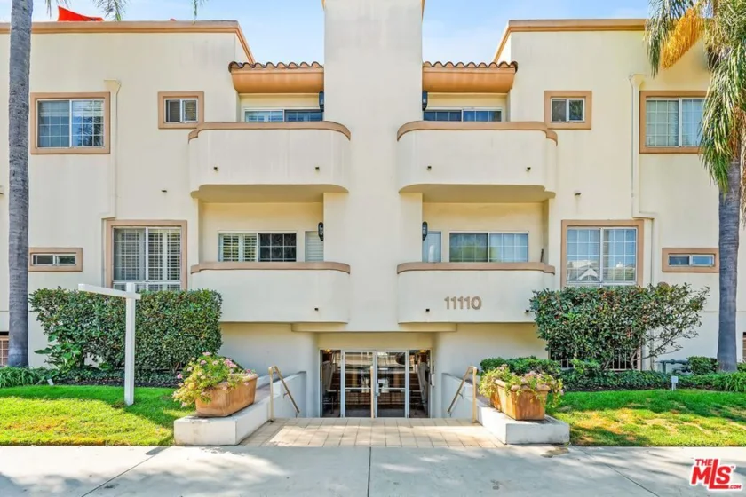 11110 Camarillo Street #101 photo 1