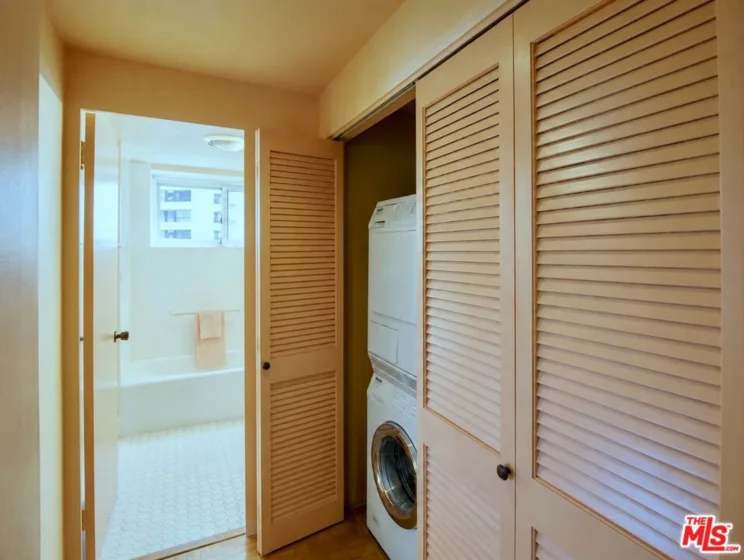 10450 Wilshire Boulevard #10J photo 27