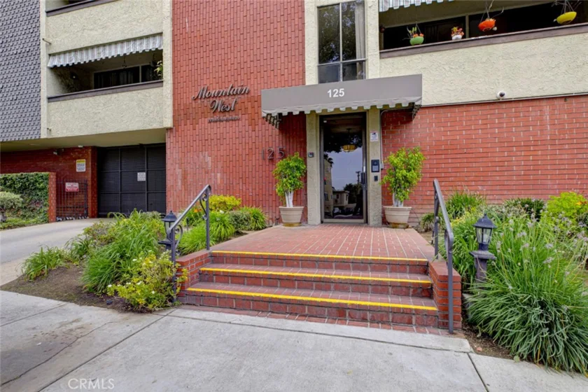 125 W Mountain Street #216 photo 1