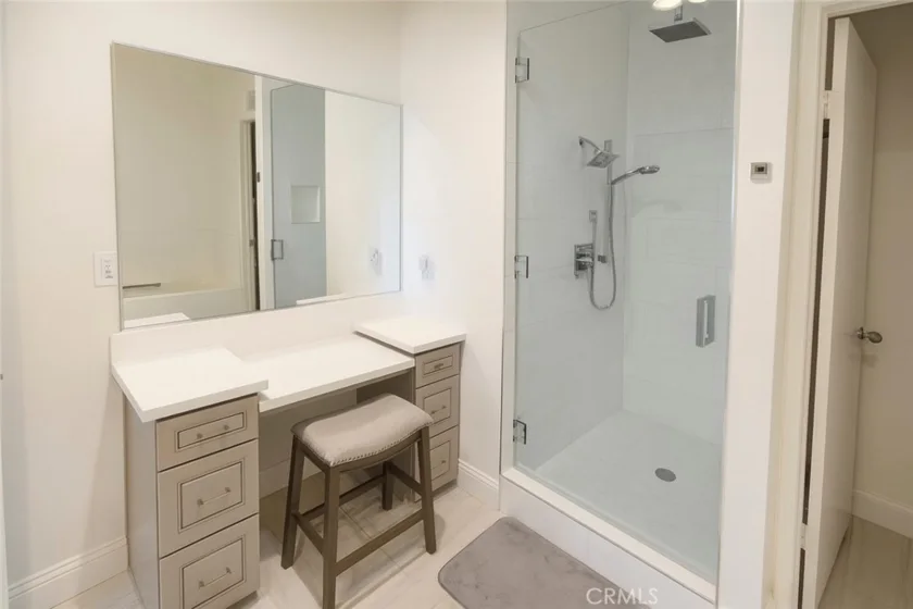 5350 White Oak Avenue #105 photo 30