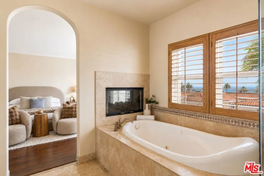 23963 De Ville Way photo 27