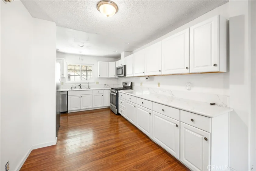 8174 Glengarry Green photo 9