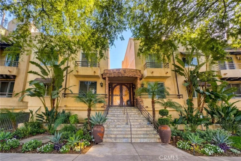 4128 Whitsett #101 photo 2