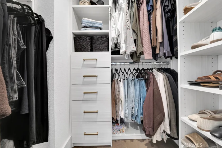 21931 Burbank Boulevard #25 photo 28