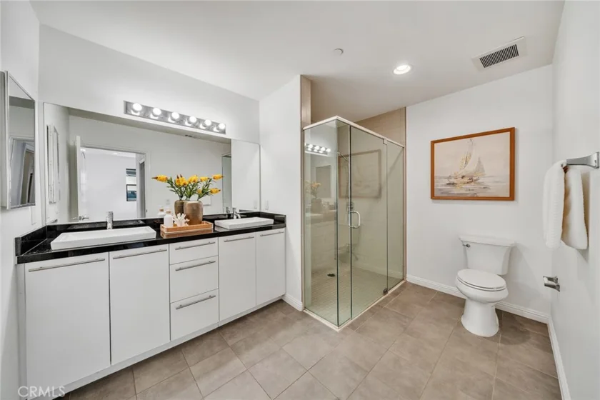 230 S Jackson #206 photo 11