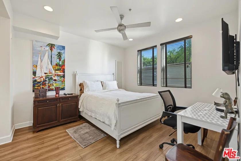 6038 Carlton Way #305 photo 11