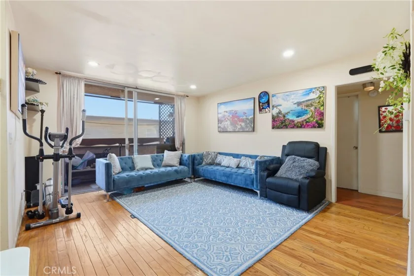 5429 Newcastle # 303 photo 9