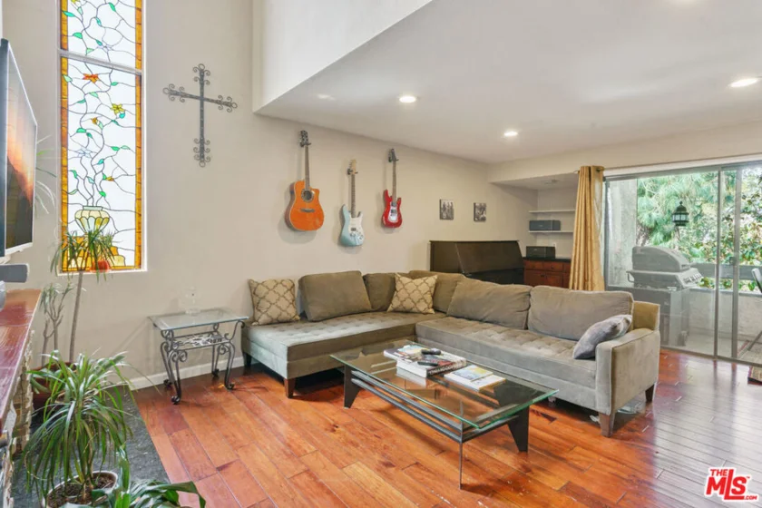 4425 Whitsett Avenue #212 photo 1