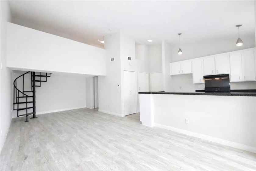 10520 N Lakeside Drive #L photo 1