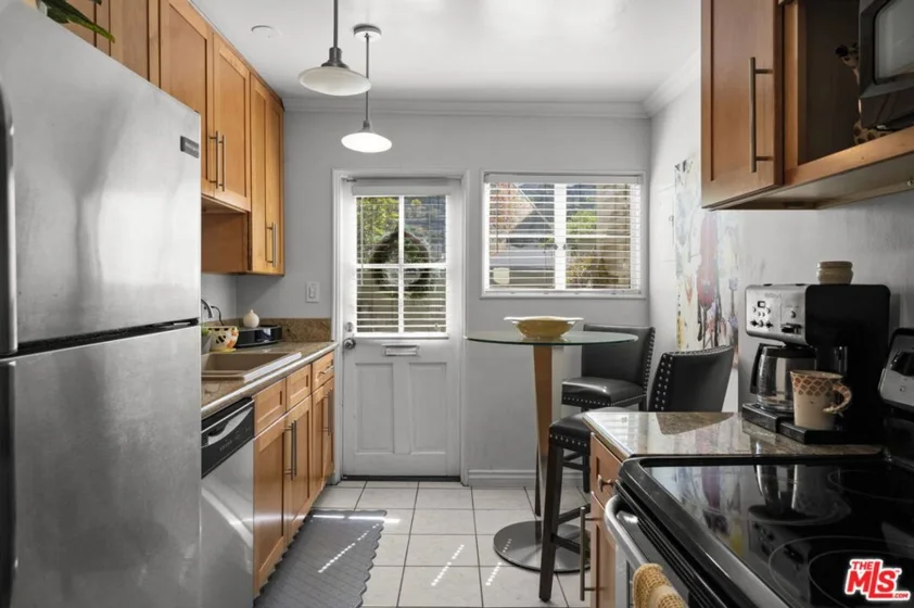 5464 Village Green photo 44