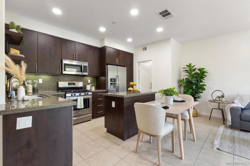 2104 Cosmo Way photo 3