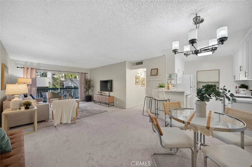576 N Bellflower photo 2