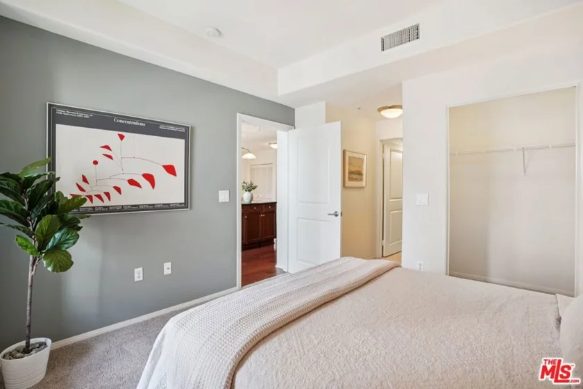 100 S Alameda Street #432 photo 8