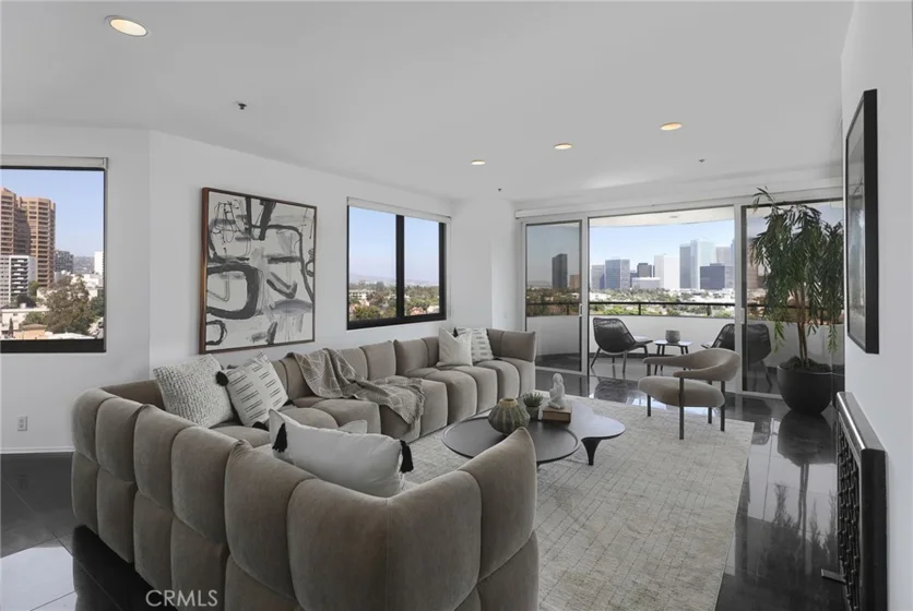 10560 Wilshire Boulevard #906 photo 1