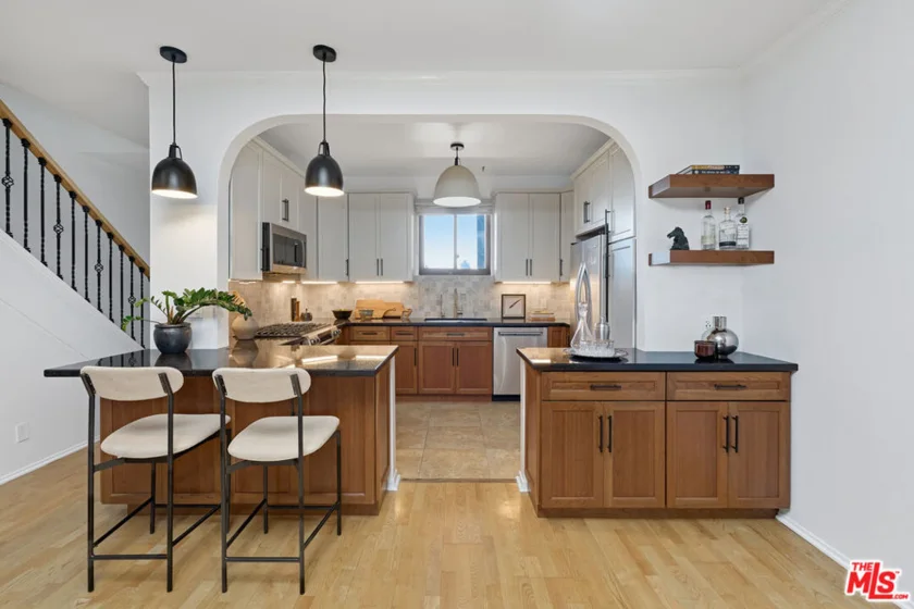 828 N Hudson Avenue #214 photo 23