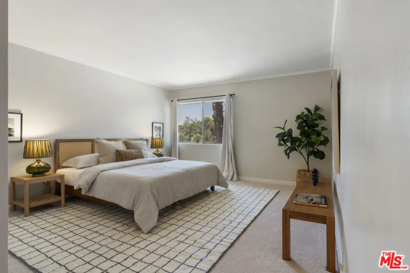 330 S Barrington Avenue #201 photo 17