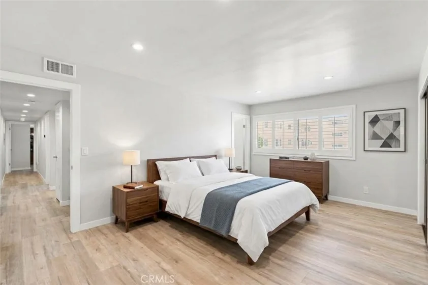 5354 Lindley Avenue #209 photo 20