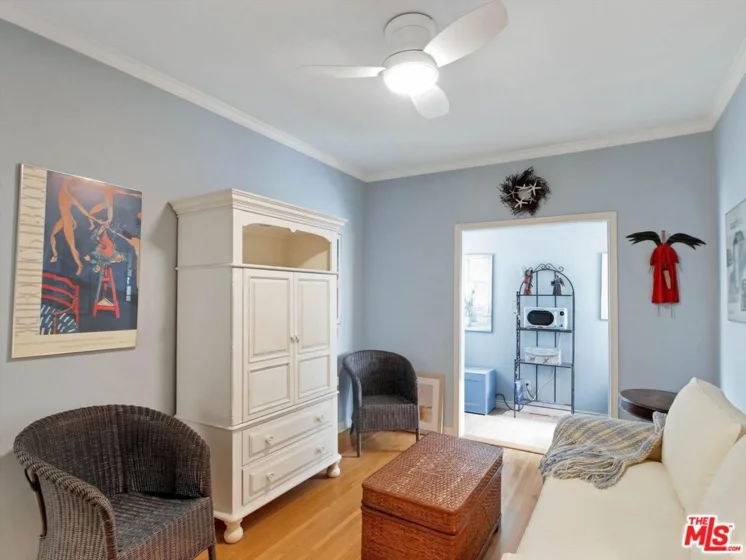1327 N Hayworth Avenue photo 31
