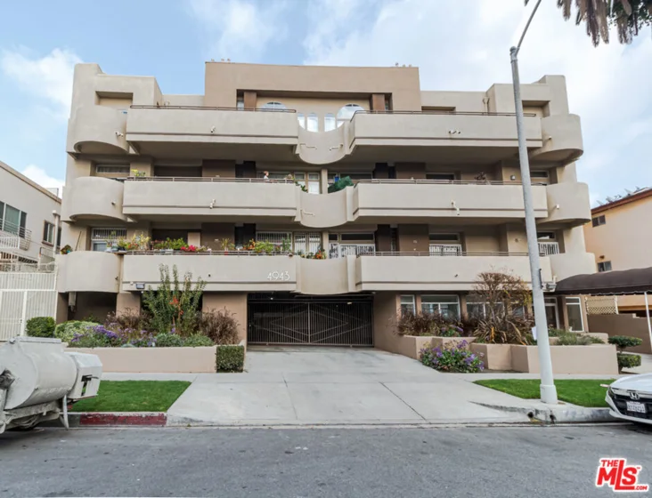 4943 Rosewood Avenue #202 photo 1
