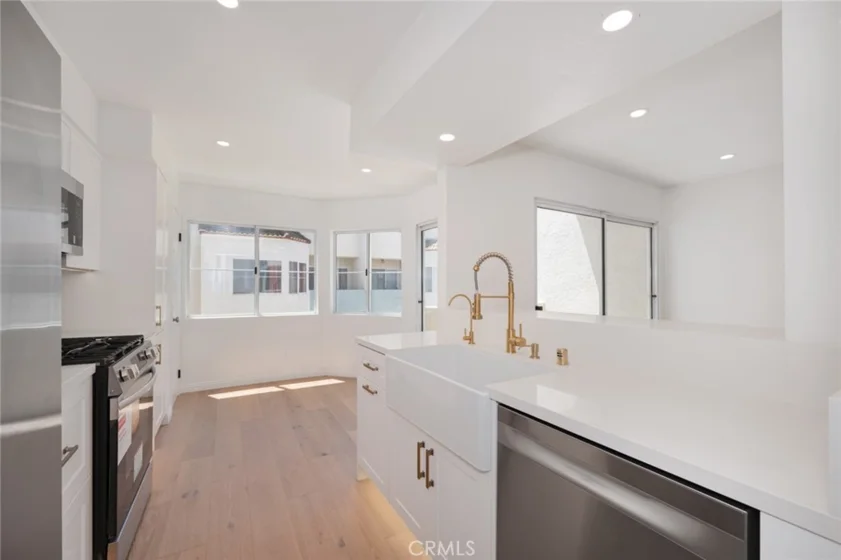 5455 Sylmar Avenue #2103 photo 32
